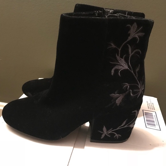Kenneth Cole Renna Black Velvet Boots - Picture 5 of 8